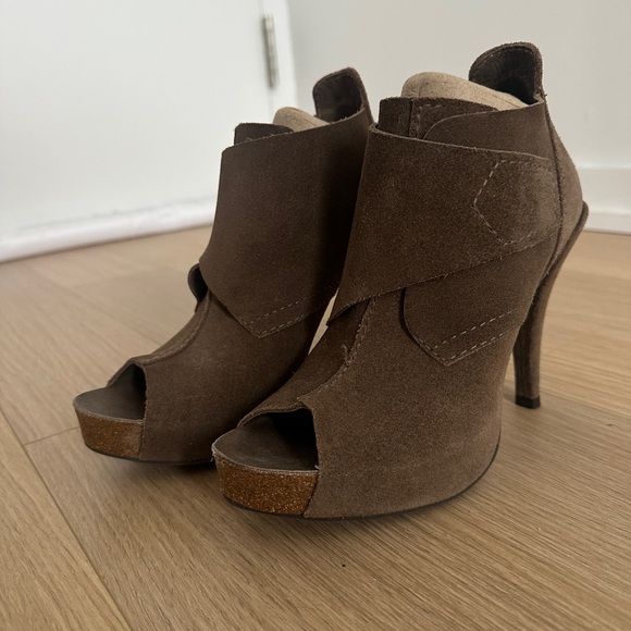 Pedro Garcia Suede Peep-toe Booties *EXCELLENT condition* - Picture 3 of 11
